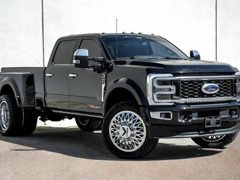 Used 2025 Ford F450 Platinum w/ Platinum Plus Package AWD/4WD image 11