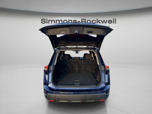 Used 2025 Nissan Rogue SV image 10