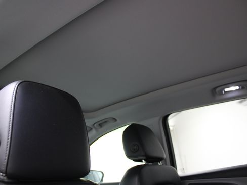 Used 2022 GMC Terrain SLT w/ Infotainment Package II AWD/4WD image 21