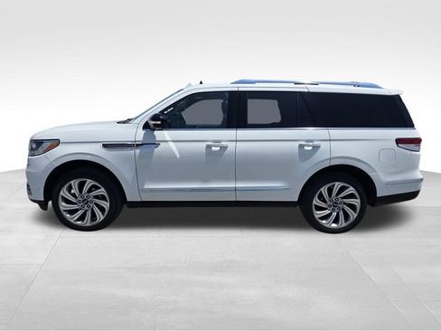 Certified 2022 Lincoln Navigator Reserve RWD image 4