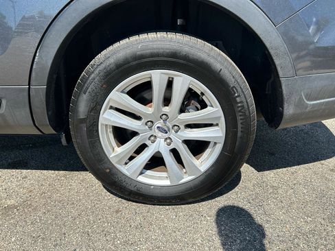 Used 2018 Ford Explorer XLT w/ Equipment Group 202A AWD/4WD image 34