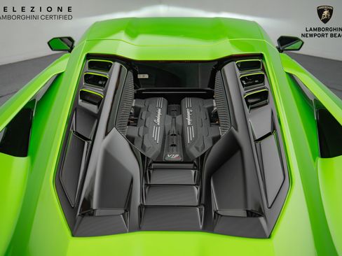 Used 2024 Lamborghini Revuelto image 19