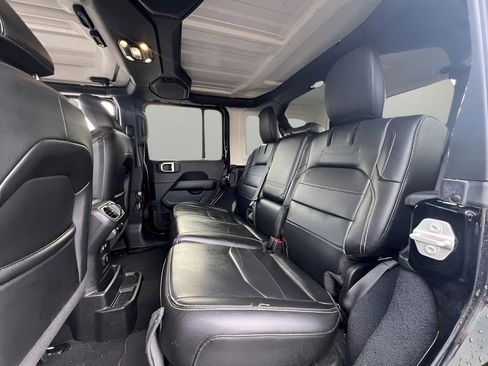 Used 2023 Jeep Wrangler Unlimited Sahara image 20