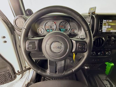 Used 2014 Jeep Wrangler Unlimited Sahara image 12