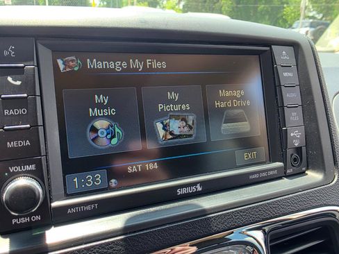 Used 2015 Chrysler Town & Country Touring w/ Driver Convenience Group FWD image 9