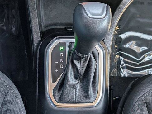 Used 2023 Jeep Renegade Latitude AWD/4WD image 12