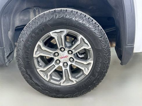 Used 2026 GMC Sierra 1500 SLE w/ X31 Off-Road Package AWD/4WD image 36