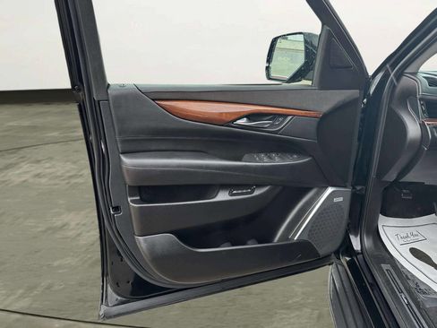 Used 2016 Cadillac Escalade ESV Luxury image 10