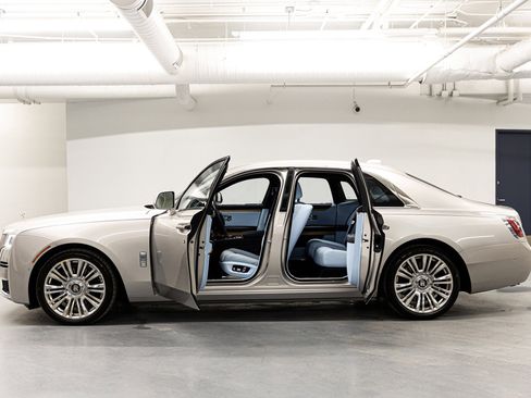 Used 2022 Rolls-Royce Ghost w/ Ghost Package image 22