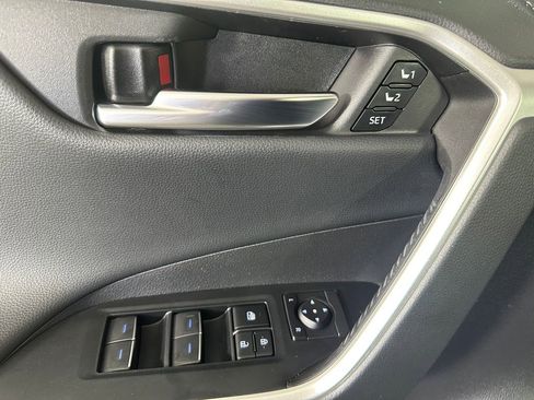 Used 2022 Toyota RAV4 Limited image 24