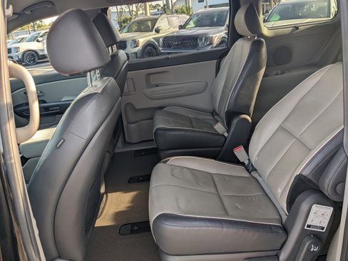 Certified 2018 Kia Sedona LX w/ LX Essentials Premium Package image 10