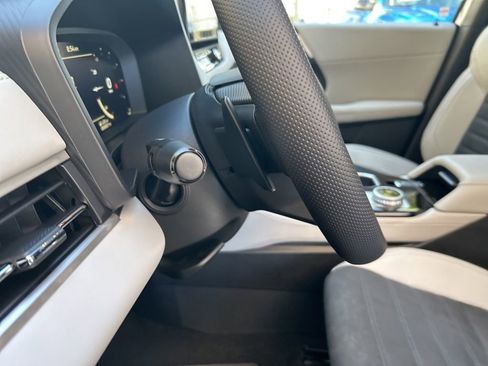 New 2025 Mitsubishi Outlander SE image 38