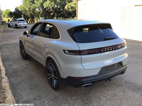 Used 2024 Porsche Cayenne AWD/4WD image 4