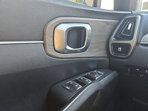Certified 2022 Kia Sorento EX w/ Panoramic Sunroof Package FWD image 6