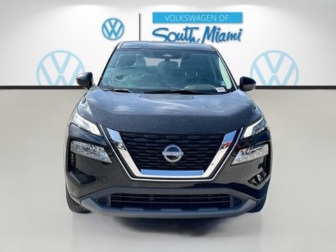 Used 2023 Nissan Rogue SV image 2