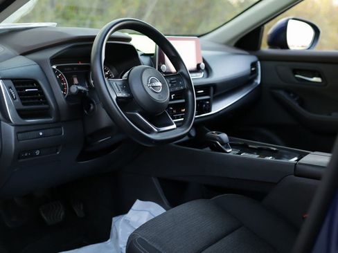 Used 2023 Nissan Rogue SV image 9