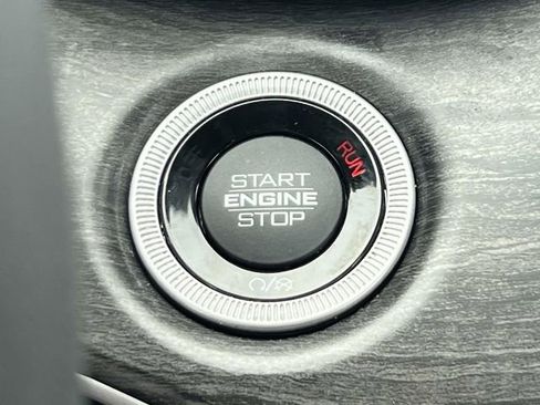 Used 2023 Jeep Grand Cherokee L Limited w/ Luxury Tech Group II image 29