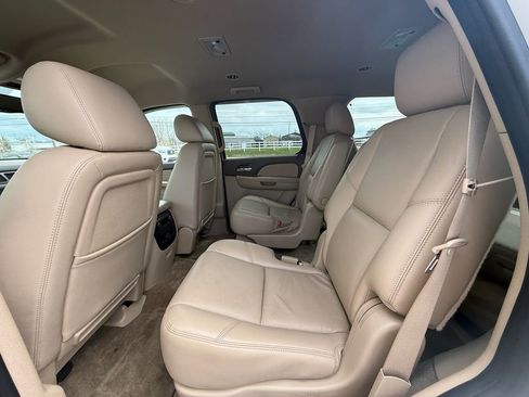 Used 2011 GMC Yukon SLT w/ SLT-2 Equipment Package image 19