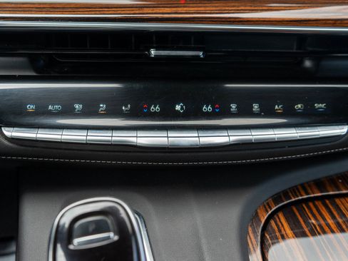 Used 2022 Cadillac Escalade ESV Luxury AWD/4WD image 22