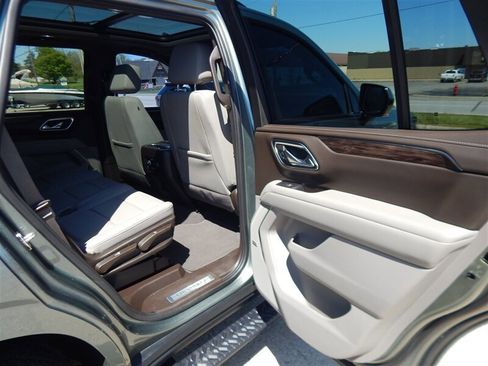 Used 2023 Chevrolet Tahoe Z71 AWD/4WD image 17