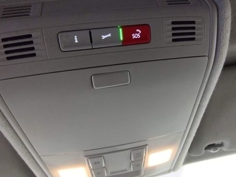 Used 2020 Volkswagen Tiguan S image 30