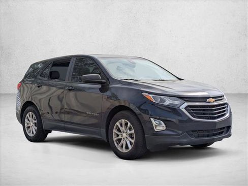 Used 2020 Chevrolet Equinox LS w/ LS Convenience Package FWD image 3