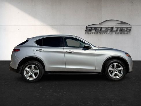 Used 2018 Alfa Romeo Stelvio AWD image 6