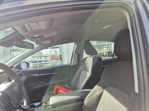 Used 2025 Toyota Camry Hybrid image 13