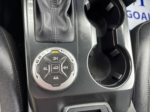 Used 2025 Ford Bronco Badlands image 22