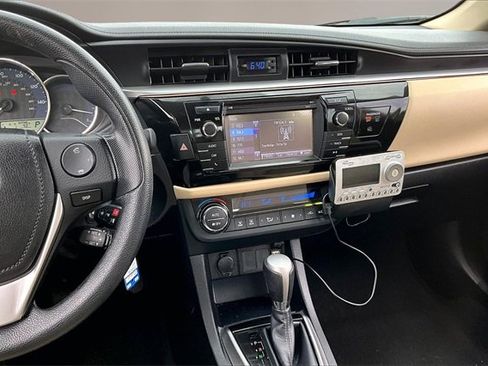 Used 2016 Toyota Corolla L image 9