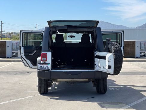 Used 2018 Jeep Wrangler Unlimited Sport w/ Connectivity Group AWD/4WD image 26