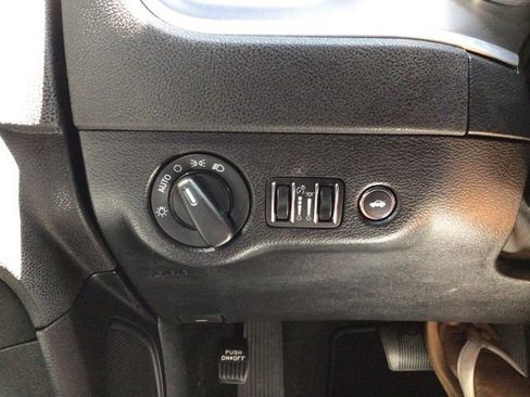 Used 2022 Dodge Charger SXT RWD image 14