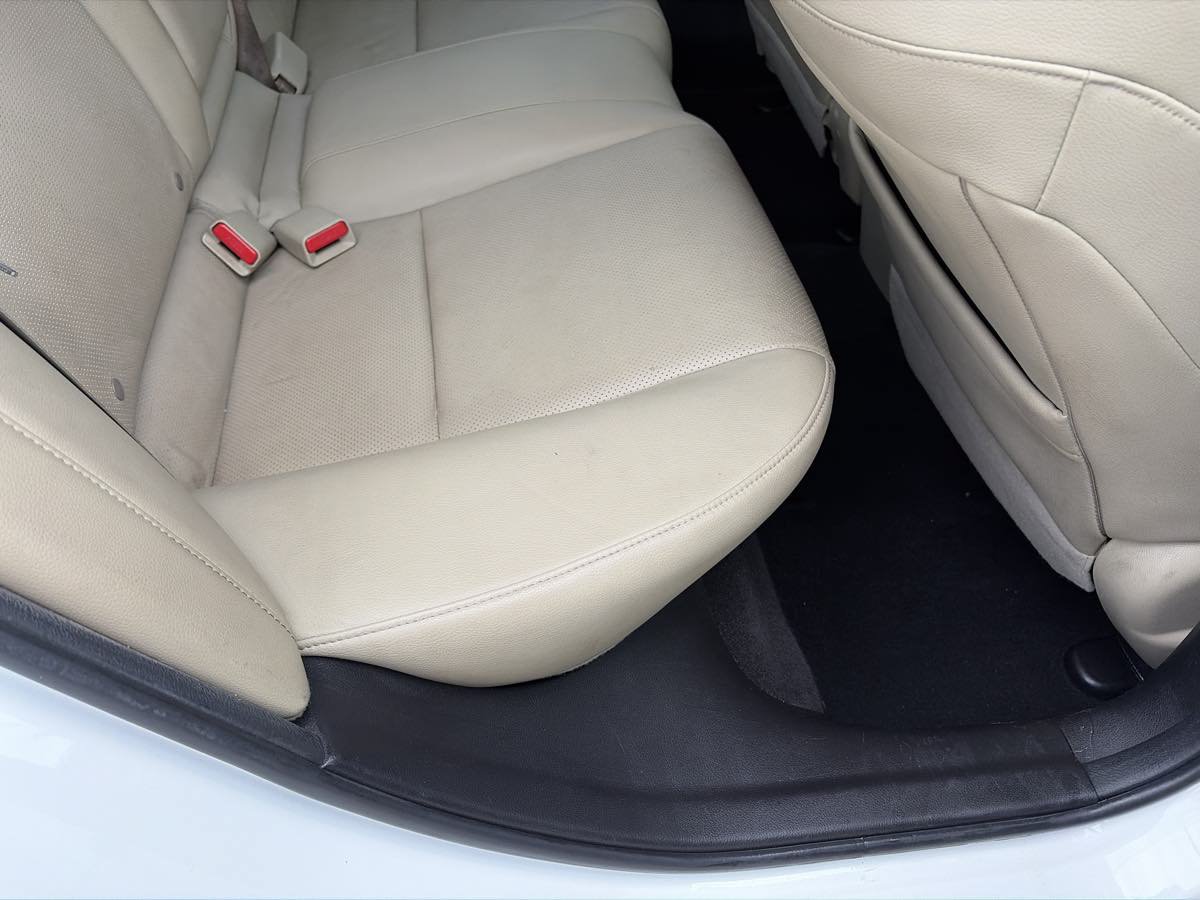 Used 2013 Acura ILX w/ Premium Package FWD image 23