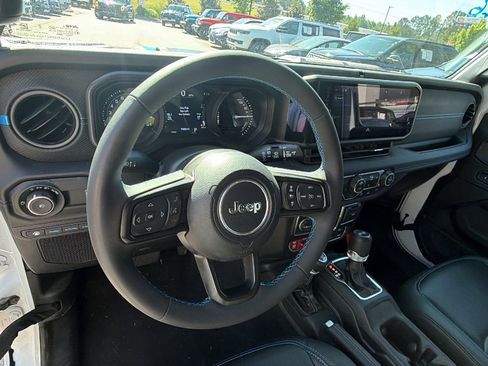 Used 2025 Jeep Wrangler Unlimited Rubicon 4xe AWD/4WD image 24