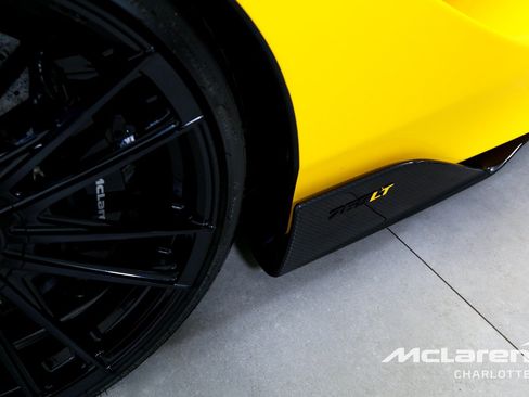 Used 2022 McLaren 765LT RWD image 31