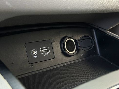 Used 2021 Kia Sedona LX FWD image 21