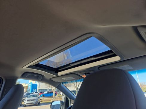 Used 2017 Toyota Sienna XLE image 22