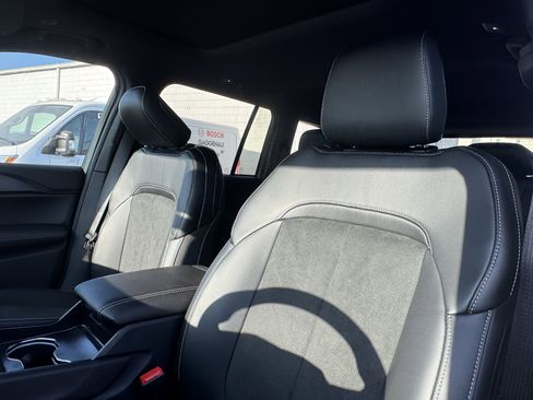 New 2025 Jeep Grand Cherokee Altitude image 21