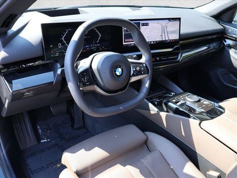 Used 2025 BMW 530i xDrive w/ Premium Package AWD/4WD image 13