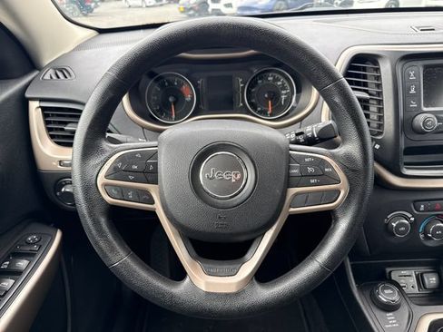 Used 2017 Jeep Cherokee Sport AWD/4WD image 18