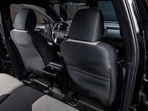 Used 2023 Toyota Tacoma TRD Off-Road image 29