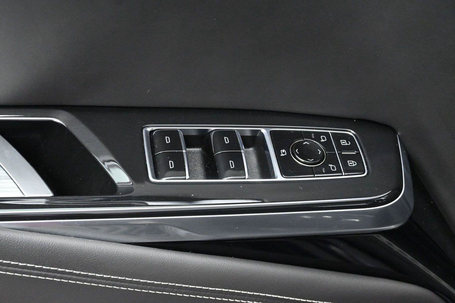Used 2025 Cadillac Escalade V w/ LPO, ONYX Package AWD/4WD image 13