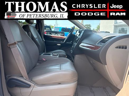 Used 2013 Chrysler Town & Country Touring FWD image 27