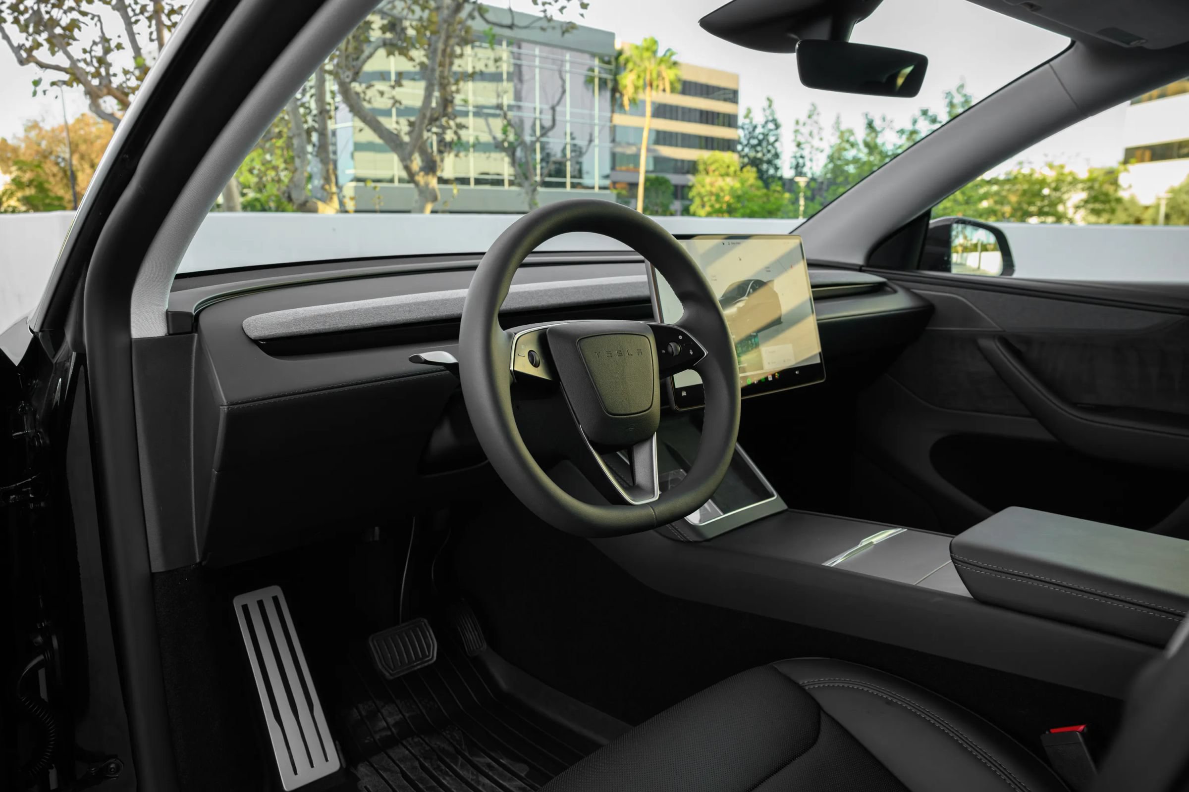 Used 2026 Tesla Model Y AWD image 12