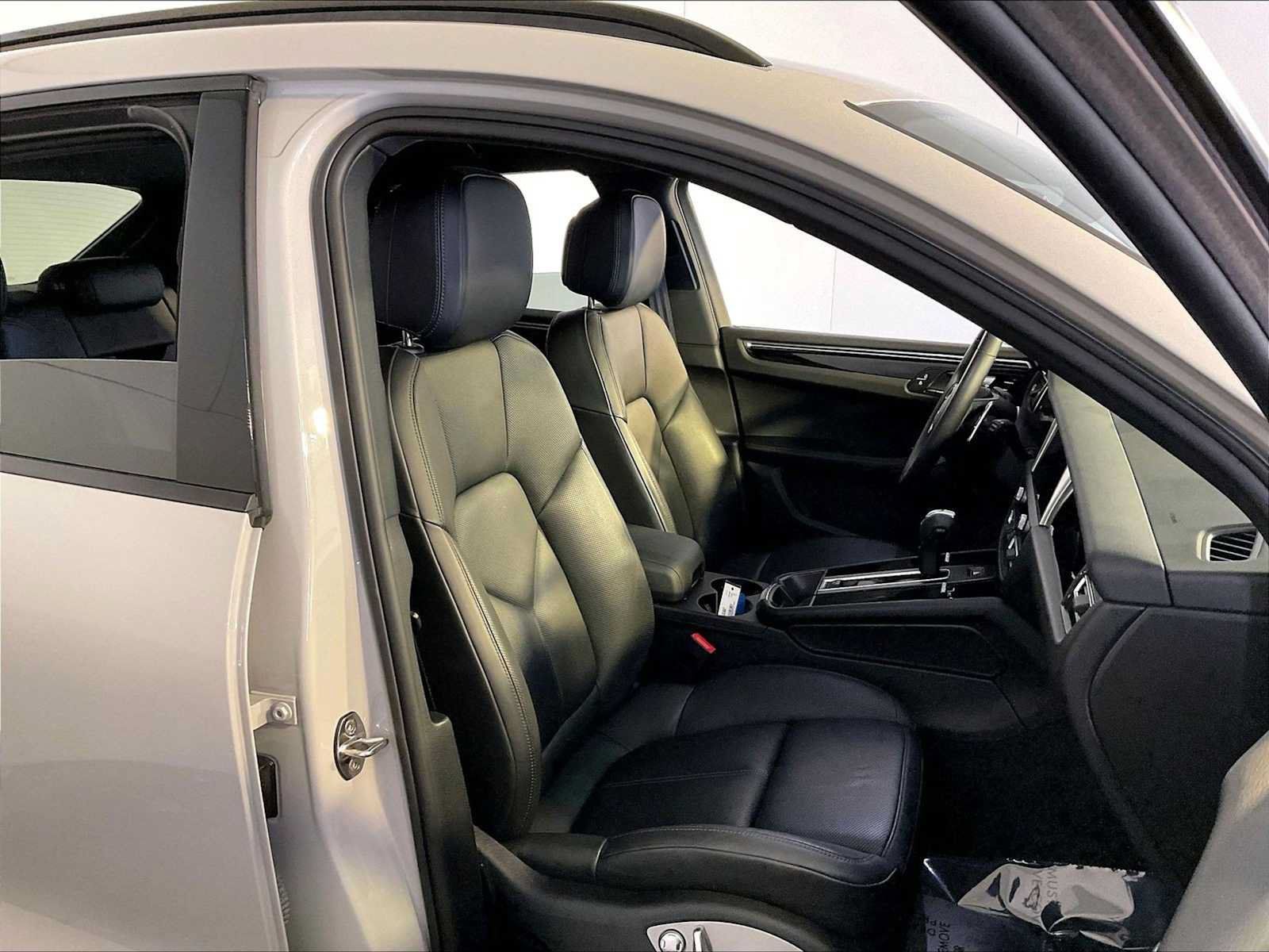 Certified 2023 Porsche Macan AWD/4WD image 18