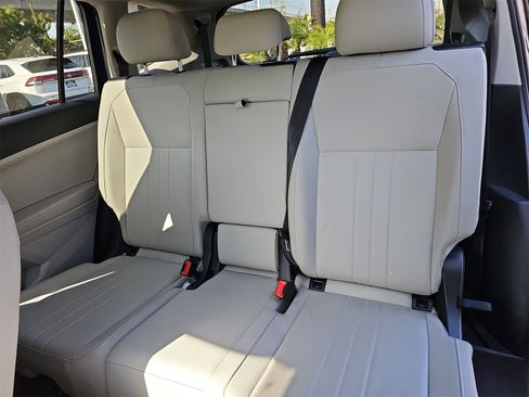 Certified 2023 Volkswagen Tiguan SE w/ Panoramic Sunroof Package image 12