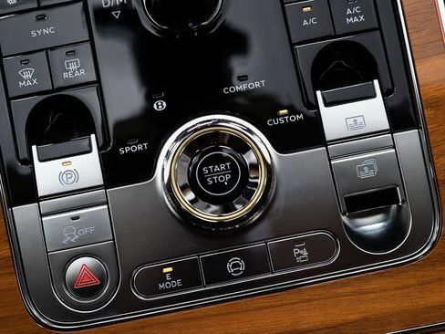 Used 2025 Bentley Flying Spur Plug-In Hybrid AWD/4WD image 36