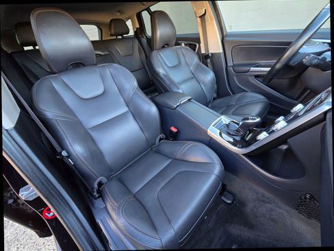 Used 2016 Volvo V60 T5 Cross Country w/ Convenience Package AWD/4WD image 21