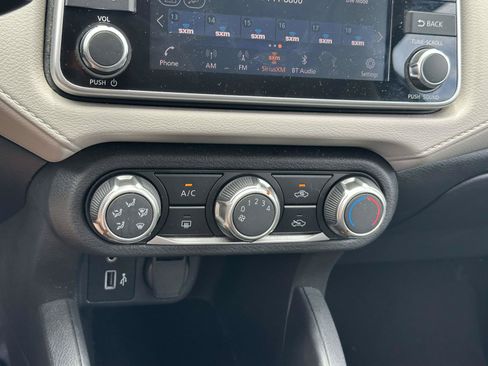 Used 2022 Nissan Versa SV FWD image 25