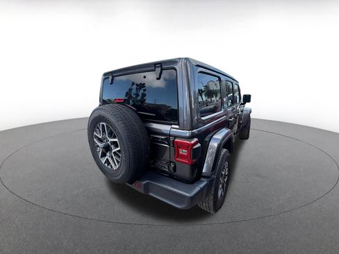 Used 2025 Jeep Wrangler Unlimited Sahara AWD/4WD image 7